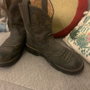 Ariat Fatbaby leather boots. Blue gray color  pull on style size 7.5